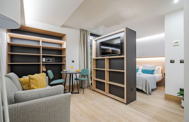 Feelathome Ventas Suites - Photo 19