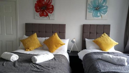 Goswick House - Entire 4Bed House Serviced Accommodation Newcastle FREE WIFI & FREE 2 OFF STREET PARKING SPACES UK - Foto 3