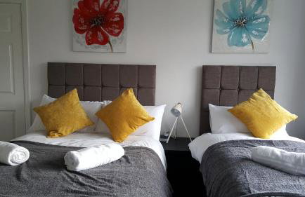Goswick House - Entire 4Bed House Serviced Accommodation Newcastle FREE WIFI & FREE 2 OFF STREET PARKING SPACES UK - Foto 3