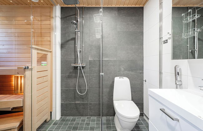 Modern 2BR Apt with Sauna & Free Parking - Foto 16