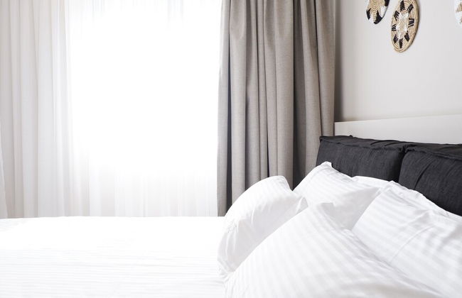 AZAR LUXURY SUITES - Photo 35