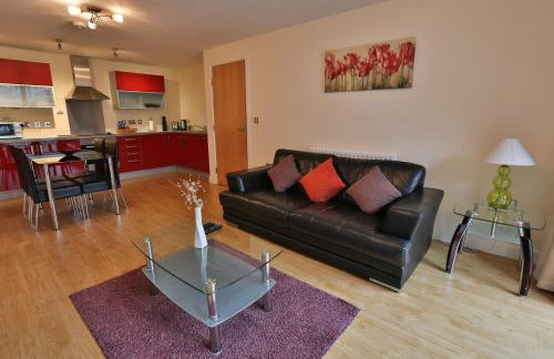 iSTAY APARTMENTS at VIZION - Fully Equipped Modern Serviced Apartments with Balconies, Superfast Broadband, Free Allocated Parking Space, 24h Security, Rooftop Gardens, Located in Central MK - Photo 41