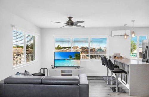 Waterfront Studio 2, Couples Oasis, Kayaks, Pool - Photo 4