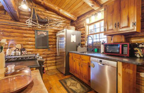 Lake and Beach Access at Lake Luzerne Cabin! - Foto 14