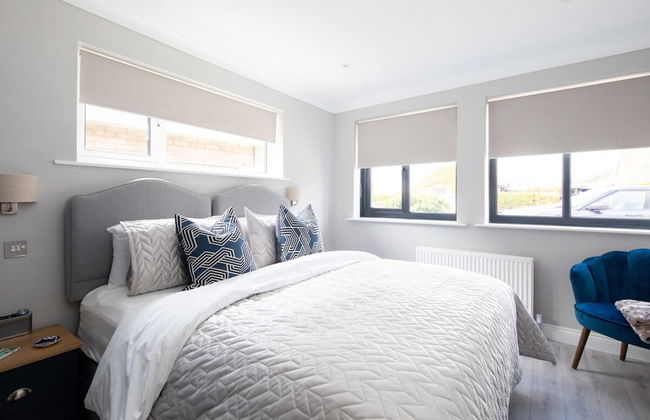 Seaside Serenity 3-bed Deck Garden Near Shore - Photo 38