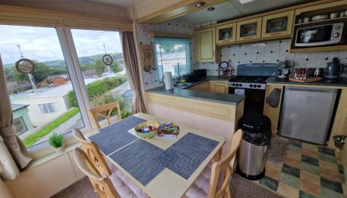 2 Bed Caravan - Sleeps 6 - Pets - Pool - Parking - Foto 2, stove