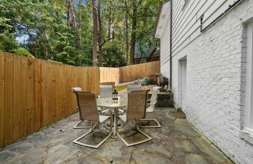 6 Min to North Hills - Private deck - In Unit Washer and Dryer - Foto 27