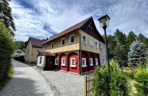 Holiday Home Waldferienhaus Dunja mit Sauna- Whirlpool- direkt am Waldrand- Kletterfelsen by Interhome - Photo 1