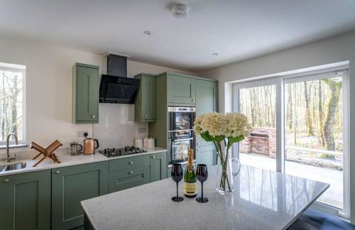 Padley; woodland lodge with hot tub for 2-4 in the Staffordshire Moorlands - Foto 5