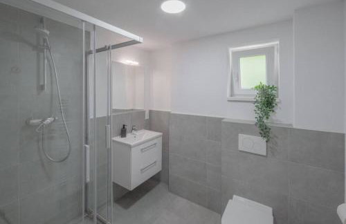 Monteur- & Gästewohnung in Schramberg mit Küche, WLAN & Parkplatz in Schramberg - SCH01 - Foto 9