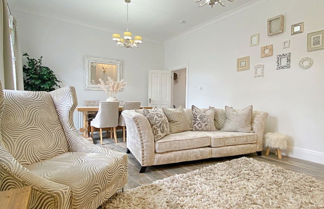 Captivating 2-bed Cottage in Roker Sunderland - Photo 9