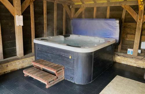 Dorney,Windsor Family Getaway with Hot Tub - Photo 3