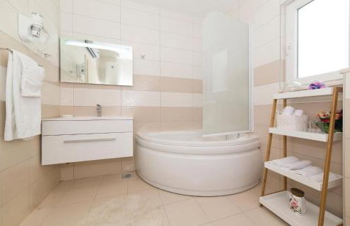 Awesome Home In Radosic - Foto 36