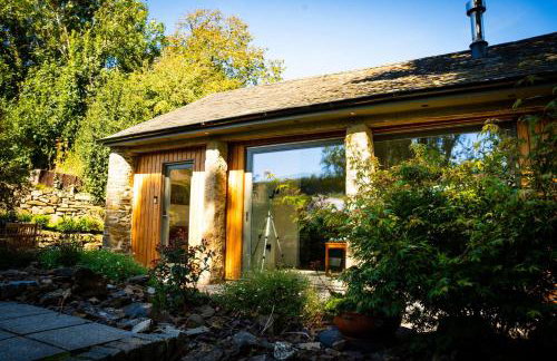 Cosy Rural Barn with Private Garden & Forest - The Cart Barn - Foto 1