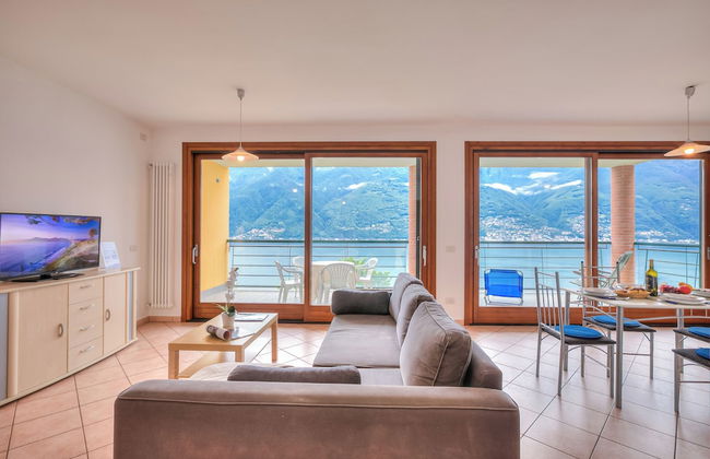 Va Pensiero sul lago Stunning View - Photo 8