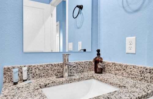 Comfortable 4 bedroom 4 bath Home Near Disney - Foto 32