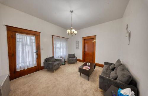 Charming 2-Bedroom, 1-Bath Getaway - Foto 14
