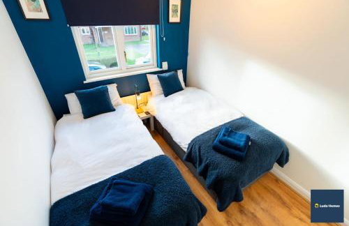 Camberley Spacious and Comfy 3 Bedroom Home, Next to Frimley Hospital with Parking - Foto 16