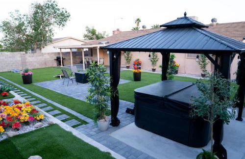 Enchanting Garden with Luxe Jacuzzi Spacious Yard - Foto 41