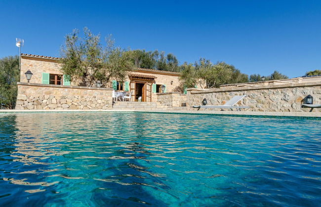 Charming Villa With Private Pool - Photo 19