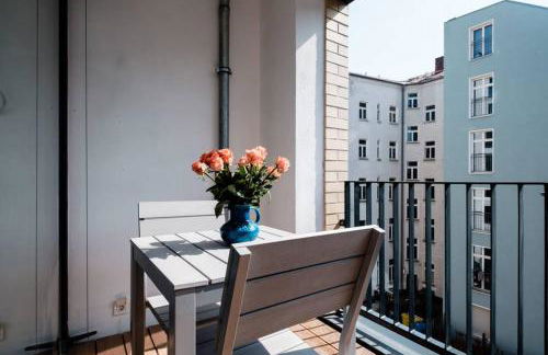 2 Bedroom Mauerpark-Apartment, Berlin Mitte View calendar - Foto 51