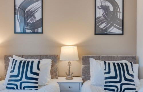 Oakbridge House - 6 mins drive to CMK - Free Parking, Fast WiFi, Smart TVs with Sky and Netflix by Yoko Property - Foto 19