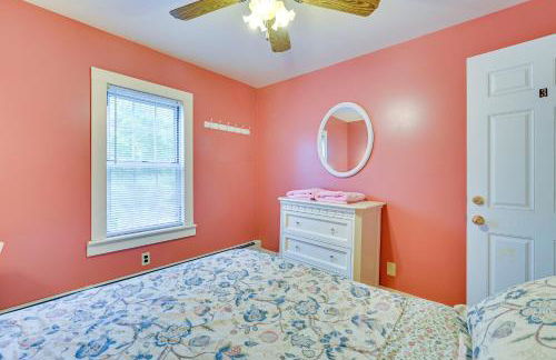 Lanesville Home with Pool Table, Bar and Deck! - Foto 16