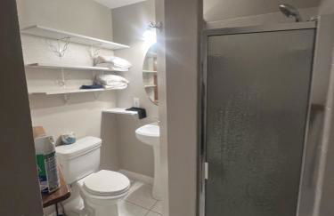 Spacious Lake Retreat for Families - Foto 9