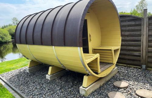 Ferienhaus Deluxe, direkt am See, mit hauseigener Panorama Außensauna, zwei Badezimmern, Tretboot, Kamin, in direkter nähe zum Kinderspieleparadies sowie Reit- und Ponyhof, 1 bis 8 Personen - Photo 11