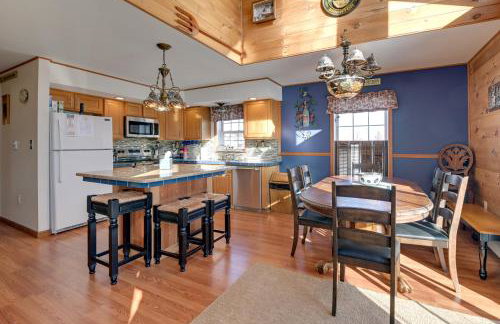 Steps From Lake George! 8-Acre Home with Dock Access - Foto 5