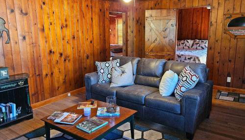 Cozy Cabin Retreat - Sleeps 8 - 1 Hr from STL - Foto 4