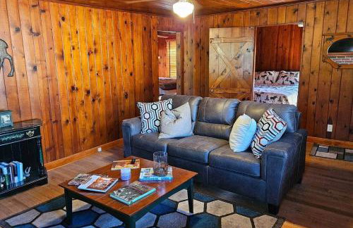 Cozy Cabin Retreat - Sleeps 8 - 1 Hr from STL - Foto 4