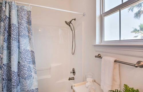 Walk to Beach Family Home with Patio in Galveston - Foto 17