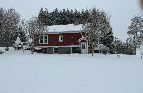 The Farmhouse at Wolfehaven - Foto 30