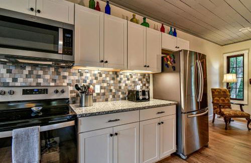 Renovated Bungalow with Panoramic Sunset Views near Black Mountain, NC - Foto 16