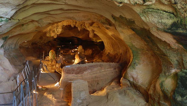 Cueva Ghar Dalam