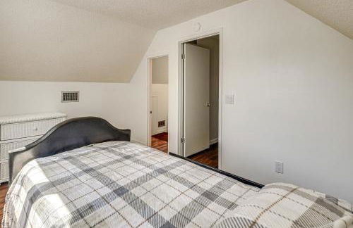 Walk to Lake George Quiet Nature Escape with Deck - Foto 16