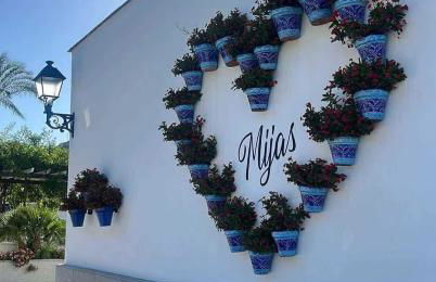 Riviera Del Sol Apartment - Photo 16