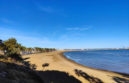 Piso nuevo y céntrico con piscina en Sant Carles de la Rápita - Foto 2