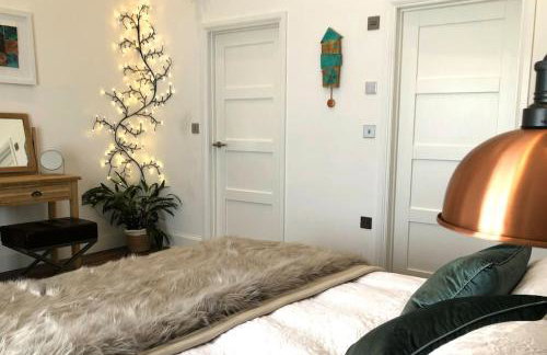 The Cuckoo's Retreat - Luxurious home with private garden & jacuzzi - Photo 40