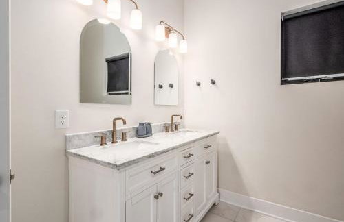 Rooftop Patio, Hot Tub and Games City Escape - Foto 10