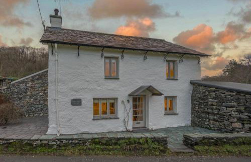 Scarr Head Cottage, detached stone cottage near Coniston, Lake District - Photo 2