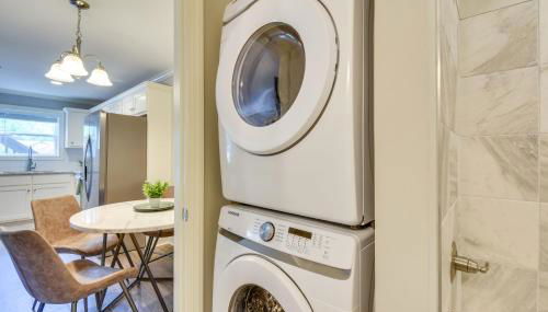 Walk to Main St and River Downtown Helen Condo - Foto 2