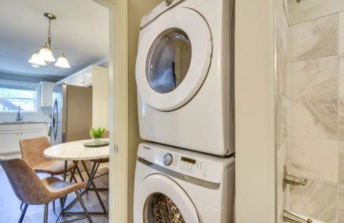 Walk to Main St and River Downtown Helen Condo - Foto 2