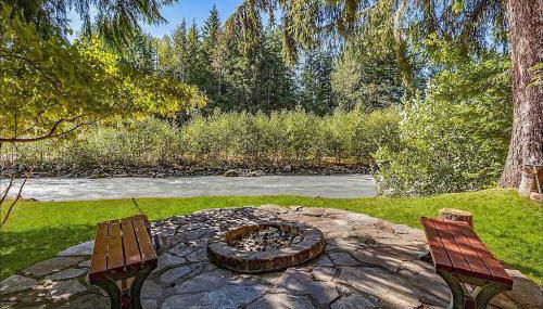 NEW: Steps from White River near Mount Rainier National Park - Foto 2