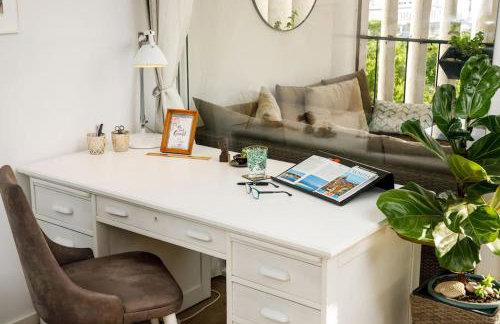 Sunset Oasis “VELLY” 1BR w/ Sea View & Parking - Foto 5