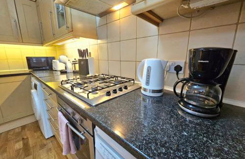 Spacious & Cosy 2 Bedroom Home plus 2 Sofa-beds with Private Entrance and Back Patio, 3 min walk to Earl's Court Station - Photo 16
