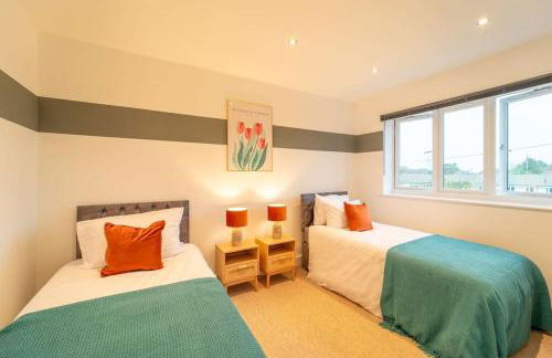 Perfect Getaway 3 Bedroom Home with Fast WiFi & Parking - Photo 10