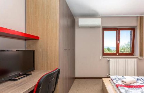 Villa With Pool, Jacuzzi, Sauna, Fitness, Playground & Wine Cellar - Photo 35