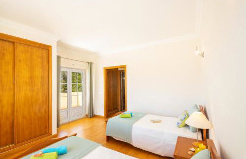 Villa Casa Castelo - Refúgio com piscina aquecível e BBQ na Galé, Albufeira - Foto 40